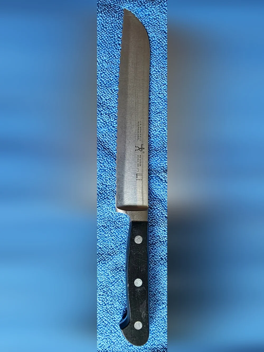 Zwilling J.A. Henckels International 7” Serrated Utility Knife – Spain – No Stai